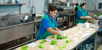 SE SOLICITA COCINERO PARA PREPARACIÓN DE ENSALADAS Y POSTRES