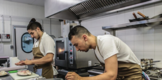 SE REQUIERE AUXILIAR DE COCINA DE TIEMPO COMPLETO PARA TURNO NOCHE