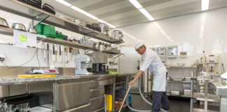 SE SOLICITA LAVAPLATOS PARA DESINFECCIÓN DE DIVERSAS ÁREAS EN COCINA, NO SE REQUIERE EXPERIENCIA