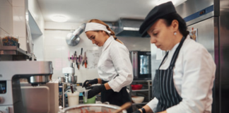 SE REQUIERE AYUDANTE DE COCINA PARA PREPARACIÓN DE ALIMENTOS (TURNO MAÑANA)