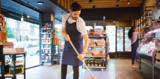 SE SOLICITA AYUDANTE DE LIMPIEZA PARA ASEO DE DIVERSAS ÁREAS EN TIENDA
