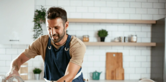 SE SOLICITA COCINERO PARA PREPARACIÓN DE ENSALADAS Y SÁNDWICHES