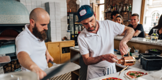 SE SOLICITA SALONERO PARA RESTAURANTE DE PIZZA (HOMBRE Y/O MUJER)