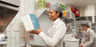 SE SOLICITA AYUDANTE DE COCINA PARA LIMPIEZA Y DESINFECCIÓN GENERAL DE SUPERFICIES