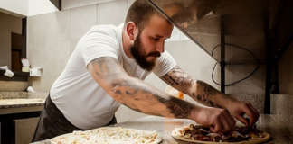 SE REQUIERE PIZZERO PARA PREPARACIÓN PRODUCTOS Y ATENCIÓN AL CLIENTE EN LOCAL