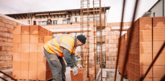 SE SOLICITA AYUDANTE DE CONSTRUCCIÓN PARA MEZCLA Y VERTIDO DE MATERIALES EN PROYECTOS GENERALES