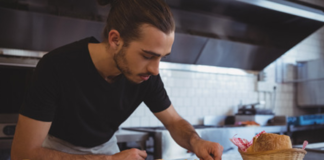 SE REQUIERE COCINERO PARA PREPARACIÓN DE SÁNDWICH (JORNADA PARCIAL)