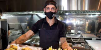 SE SOLICITA DEPENDIENTE PARA BRINDAR ATENCIÓN AL CLIENTE Y PREPARACIÓN DE PEDIDOS EN RESTAURANTE DE COMIDA RÁPIDA