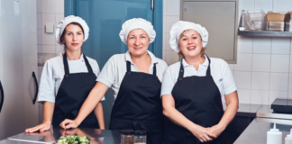 SE SOLICITA AYUDANTE DE COCINA PARA REPARTO DE PEDIDOS (TIEMPO COMPLETO)