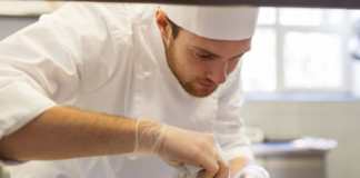 SE SOLICITA PERSONAL DE COCINA PARA PREPARACIÓN DE ALIMENTOS Y LIMPIEZA DE PLATOS