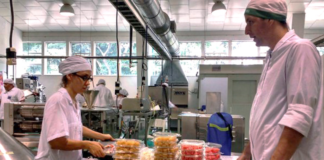 SE SOLICITA TRABAJADOR DE PRODUCCIÓN PARA CONTROL DE CALIDAD Y ETIQUETADO DE CAJAS CON PRODUCTOS