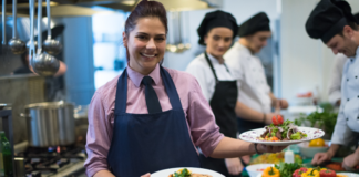 SE REQUIERE AYUDANTE DE RESTAURANTE PARA PREPARACIÓN DE ALIMENTOS Y BEBIDAS