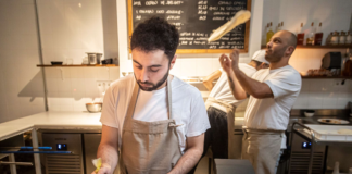 SE REQUIERE AYUDANTE DE PIZZERO CON DISPONIBILIDAD LOS FINES DE SEMANA