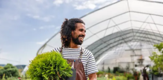 SE SOLICITA TRABAJADOR DE VIVERO PARA CUIDADO DE PLANTAS EN INVERNADERO