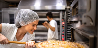 SE REQUIERE COCINERO PARA PREPARACIÓN DE PIZZA (HORARIO FLEXIBLE)