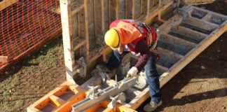 SE SOLICITA CARPINTERO PARA CONSTRUIR SISTEMAS DE ENCOFRADO DE CONCRETO