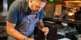 SE REQUIERE AYUDANTE DE COCINA PARA PREPARACIÓN DE MENÚS