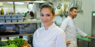 SE REQUIERE AYUDANTE DE COCINA PARA PREPARACIÓN DE ALIMENTOS EN JORNADA PARCIAL