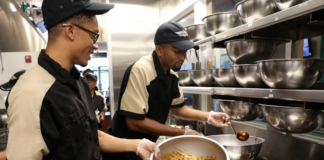 SE SOLICITA AYUDANTE DE COCINA PARA PREPARACIÓN DE ALIMENTOS EN JORNADA PARCIAL
