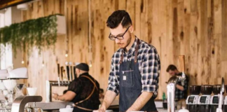 SE REQUIERE AYUDANTE DE CAMARERO CON O SIN EXPERIENCIA (HOMBRE Y/O MUJER)