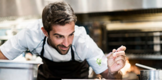 SE REQUIERE COCINERO PARA PREPARACIÓN DE MENÚ Y ORGANIZACIÓN DE COCINA