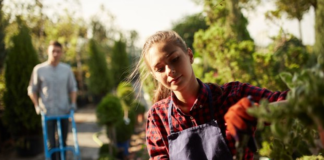 SE REQUIERE JARDINERO PARA MANTENIMIENTO DE CÉSPED (HOMBRE Y/O MUJER)