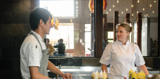 SE REQUIERE AYUDANTE DE COCINA PARA PREPARACIÓN DE ALIMENTOS EN CAFETERÍA