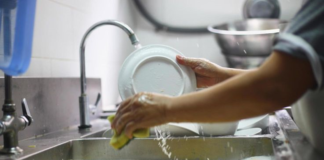 SE REQUIERE LAVAPLATOS CON DISPONIBILIDAD LOS FINES DE SEMANA