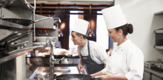 SE SOLICITA COCINERO PARA PREPARACIÓN DE DESAYUNOS Y ALIMENTOS AL HORNO