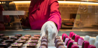 SE SOLICITA PERSONAL PARA TIENDA DE CHOCOLATES 3 A 4 DÍAS A LA SEMANA