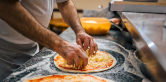 SE REQUIERE COCINERO PARA PREPARACIÓN DE PIZZA LOS FINES DE SEMANA