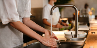 SE REQUIERE LAVAPLATOS PARA LABORES DE ASEO GENERAL EN COCINA