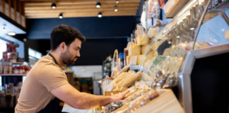 SE REQUIERE AUXILIAR DE TIENDA PARA REPOSICIÓN DE PRODUCTOS (MEDIO TIEMPO)