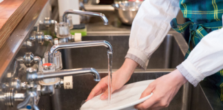 SE SOLICITA FRIEGAPLATOS PARA ASEO DE UTENSILIOS Y ZONAS COMUNES DE COCINA