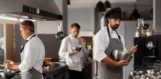 SE REQUIERE AUXILIAR DE COCINA CON MÍNIMA EXPERIENCIA PARA JORNADA PARCIAL