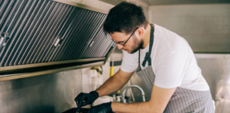 SE REQUIERE COCINERO PARA PREPARACIÓN DE SÁNDWICHES A LA PARRILLA