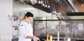 SE REQUIERE COCINERO PARA JORNADA DE TIEMPO COMPLETO EN RESTAURANTE