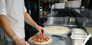 SE SOLICITA PIZZERO PARA ARMADO Y ESTIRADO DE MASA DE PIZZA