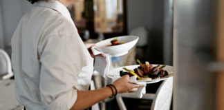 SE REQUIERE CAMARERO HOMBRE Y/O MUJER PARA JORNADA DE TIEMPO COMPLETO