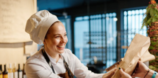 SE SOLICITA AYUDANTE DE COCINA PARA CAFETERÍA (TIEMPO PARCIAL)