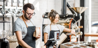SE SOLICITA AUXILIAR DE CAFETERÍA PARA PREPARACIÓN DE SÁNDWICHES