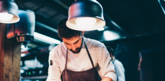 SE REQUIERE COCINERO PARA RESTAURANTE FAMILIAR (JORNADA COMPLETA)