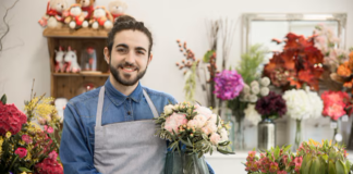 SE NECESITA FLORISTA PARA COMPOSICIÓN DE ARREGLOS FLORALES