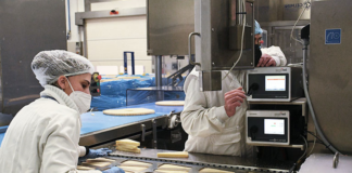 SE NECESITA ENVASADOR DE PRODUCTOS PARA FÁBRICA DE QUESO