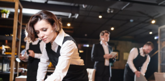 SE SOLICITA CAMARERO DE TIEMPO PARCIAL PARA ATENCIÓN AL CLIENTE EN RESTAURANTE