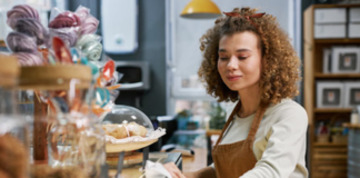 SE SOLICITA CAMARERO HOMBRE Y/O MUJER PARA RESTAURANTE EN HIPERMERCADO