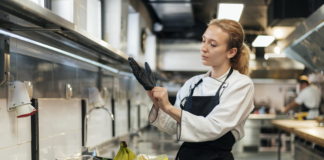 SE BUSCA AYUDANTE DE COCINA PARA RESTAURANTE VEGETARIANO
