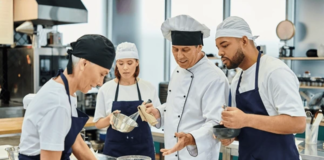 SE REQUIERE AYUDANTE DE COCINERO PARA PREPARACIÓN DE INGREDIENTES Y ASEO DE UTENSILIOS