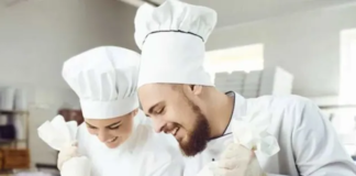 SE REQUIERE AYUDANTE DE REPOSTERÍA PARA JORNADA COMPLETA