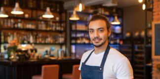 SE SOLICITA AYUDANTE DE CAMARERO CON O SIN EXPERIENCIA PARA RESTAURANTE